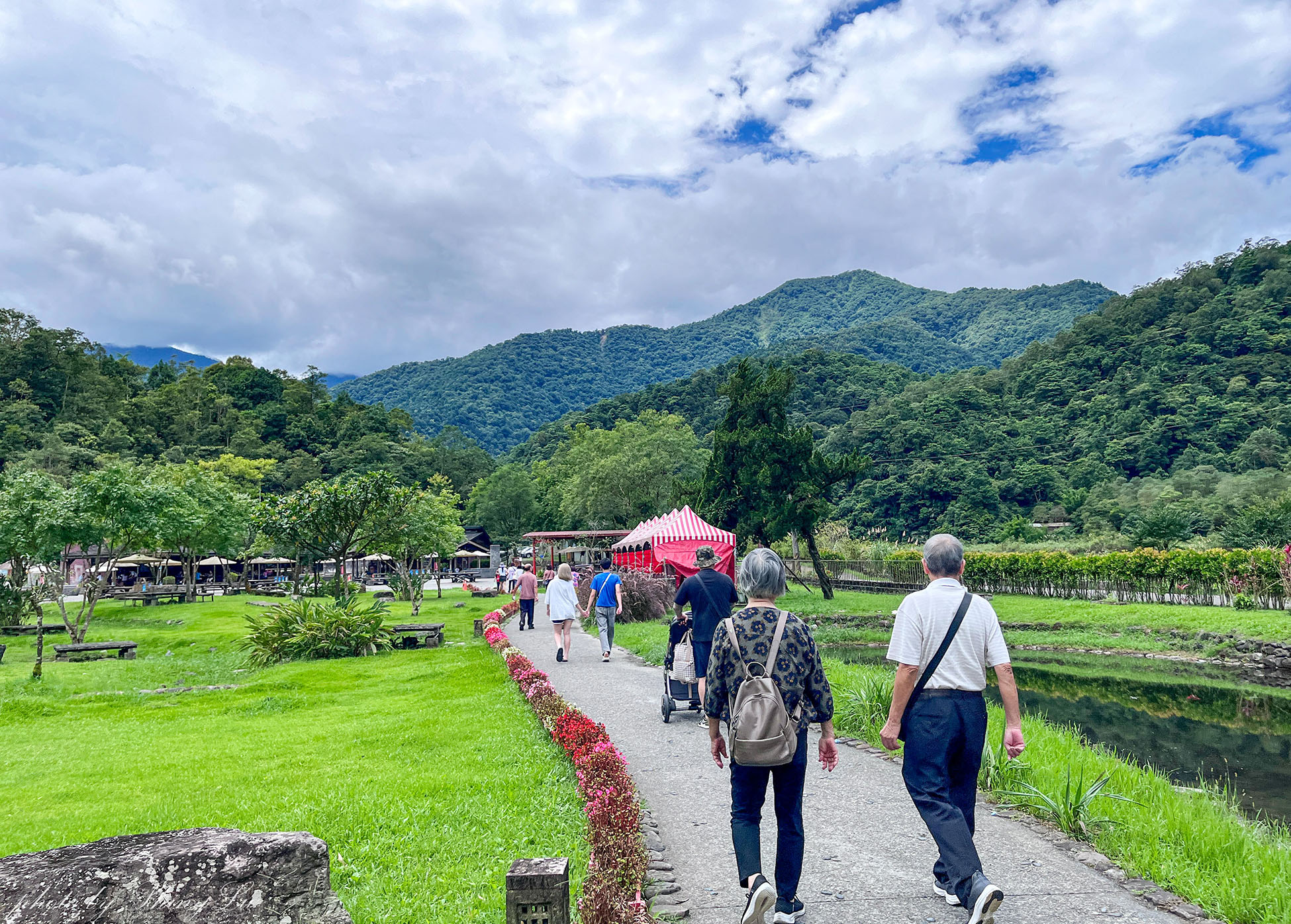 宜蘭免費親子景點│清水地熱公園介紹/交通/門票│免費泡腳，還能煮溫泉蛋跟玉米