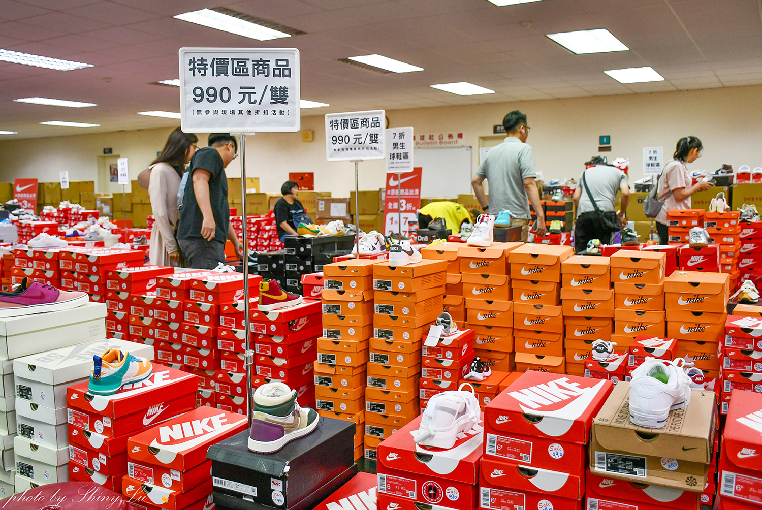 新竹科學園區Nike特賣出清990元，最低三折起，款式超新！Dunk、Air Jordan都買得到