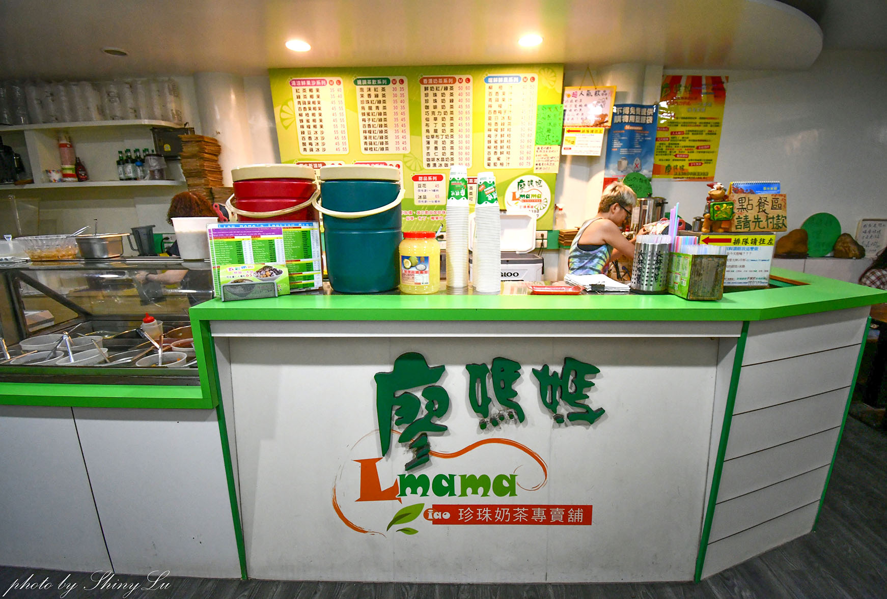 廖媽媽珍珠奶茶專賣鋪│隱身二樓的基隆手搖飲│不限時還有漫畫可以看