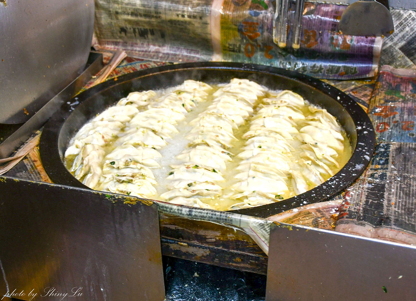 基隆慶安宮美食│曾家鍋貼│底皮超脆！酸辣湯料好多