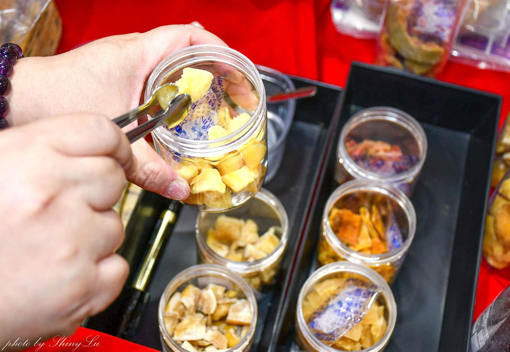 曼黛瑪璉&瑪登瑪朵首度現搶特賣!就在板橋車站B1樓/買2送2/滿2500元加贈品牌禮,同場還有艾麗香氛美妝三折起,省gogo美妝、格蕾寢具、徐家功夫蛋捲、魷亭屋、蘤開了纖果乾聯合展售 - 第44張圖 曼黛瑪璉&瑪登瑪朵首度現搶特賣!就在板橋車站B1樓/買2送2/滿2500元加贈品牌禮,同場還有艾麗香氛美妝三折起,省gogo美妝、格蕾寢具、徐家功夫蛋捲、魷亭屋、蘤開了纖果乾聯合展售