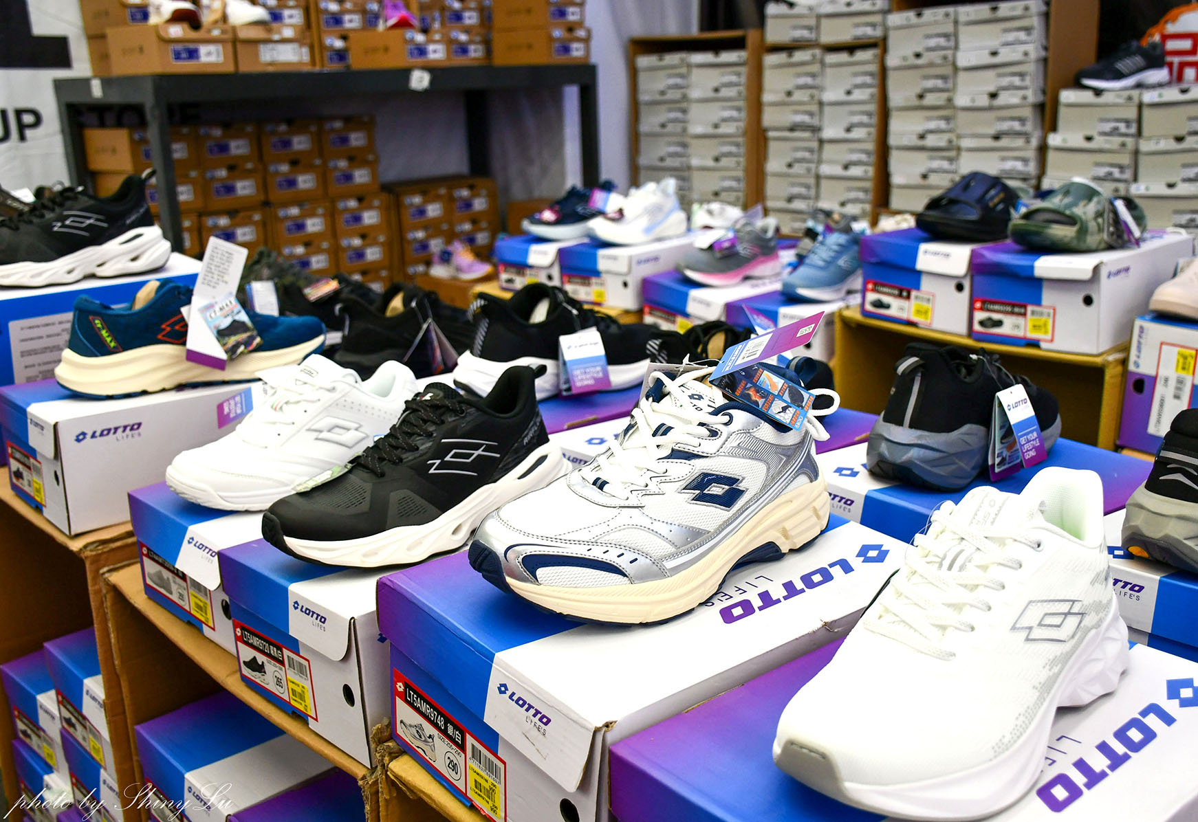 Nike運動鞋特賣🔥FILA加10元多一雙🔥Adidas板鞋/New Balance 327 零碼出清二雙3000（可刷卡） 王子運動用品特賣