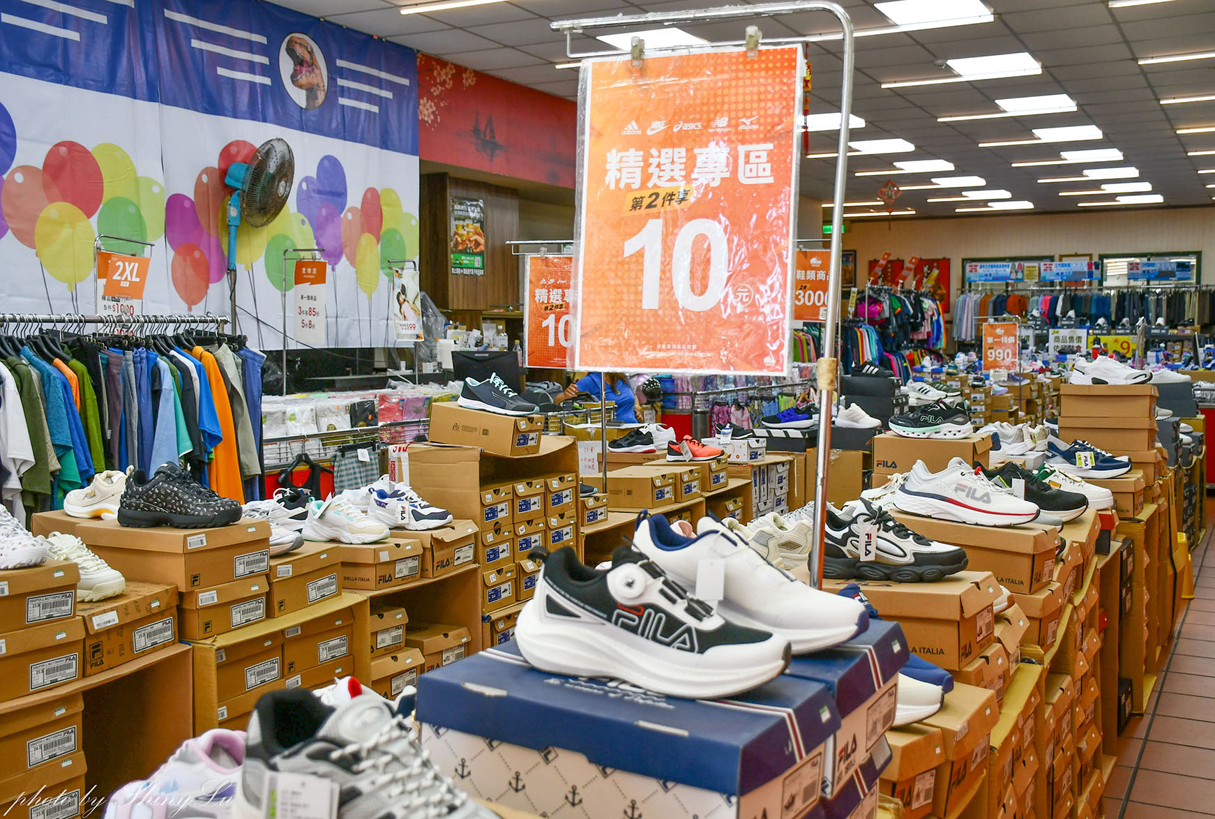 蘆洲Nike特賣會開跑!FILA、MIZUNO運動鞋第二雙10元!涼感衣只要288元,New Balance 327二雙3000,新款二雙九折(王子運動用品特賣) - 第5張圖 蘆洲Nike特賣會開跑!FILA、MIZUNO運動鞋第二雙10元!涼感衣只要288元,New Balance 327二雙3000,新款二雙九折(王子運動用品特賣)
