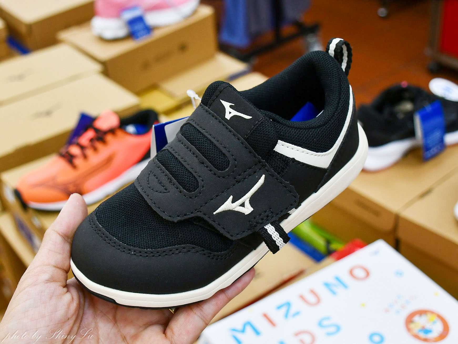 蘆洲Nike特賣會開跑!FILA、MIZUNO運動鞋第二雙10元!涼感衣只要288元,New Balance 327二雙3000,新款二雙九折(王子運動用品特賣) - 第6張圖 蘆洲Nike特賣會開跑!FILA、MIZUNO運動鞋第二雙10元!涼感衣只要288元,New Balance 327二雙3000,新款二雙九折(王子運動用品特賣)