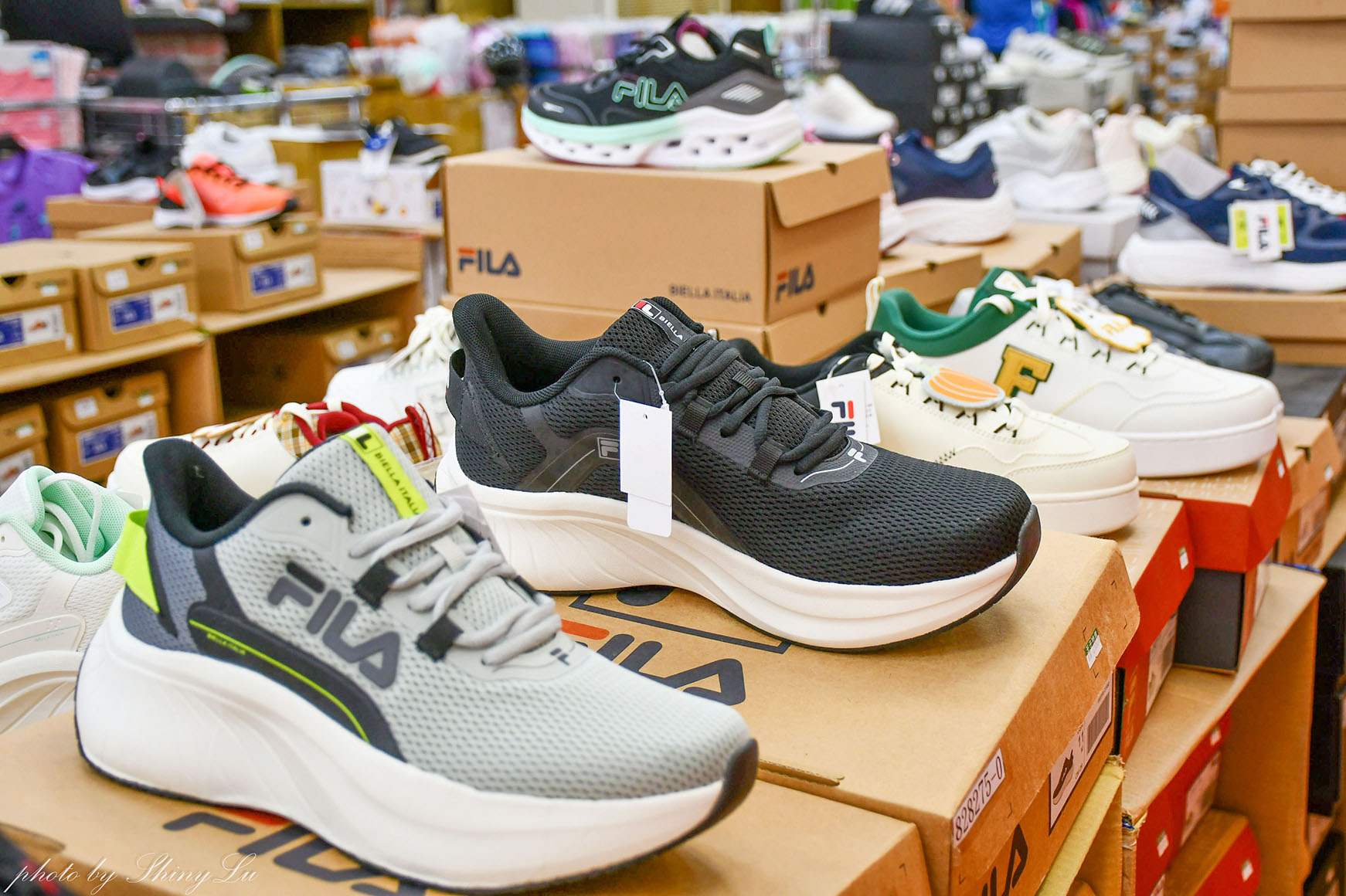 蘆洲Nike特賣會開跑!FILA、MIZUNO運動鞋第二雙10元!涼感衣只要288元,New Balance 327二雙3000,新款二雙九折(王子運動用品特賣) - 第8張圖 蘆洲Nike特賣會開跑!FILA、MIZUNO運動鞋第二雙10元!涼感衣只要288元,New Balance 327二雙3000,新款二雙九折(王子運動用品特賣)